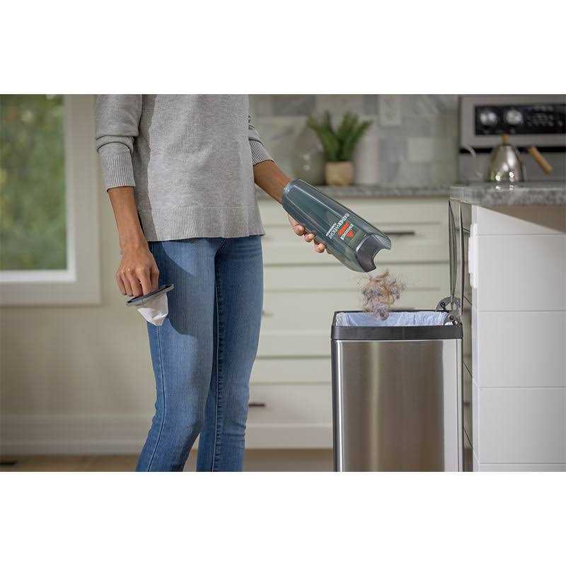 Bissell Featherweight Powerbrush Vacuum - Image 3