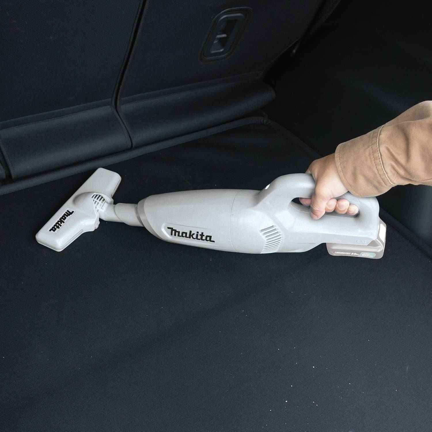 Makita LC06ZW 12V max CXT Cordless Vacuum - Image 4