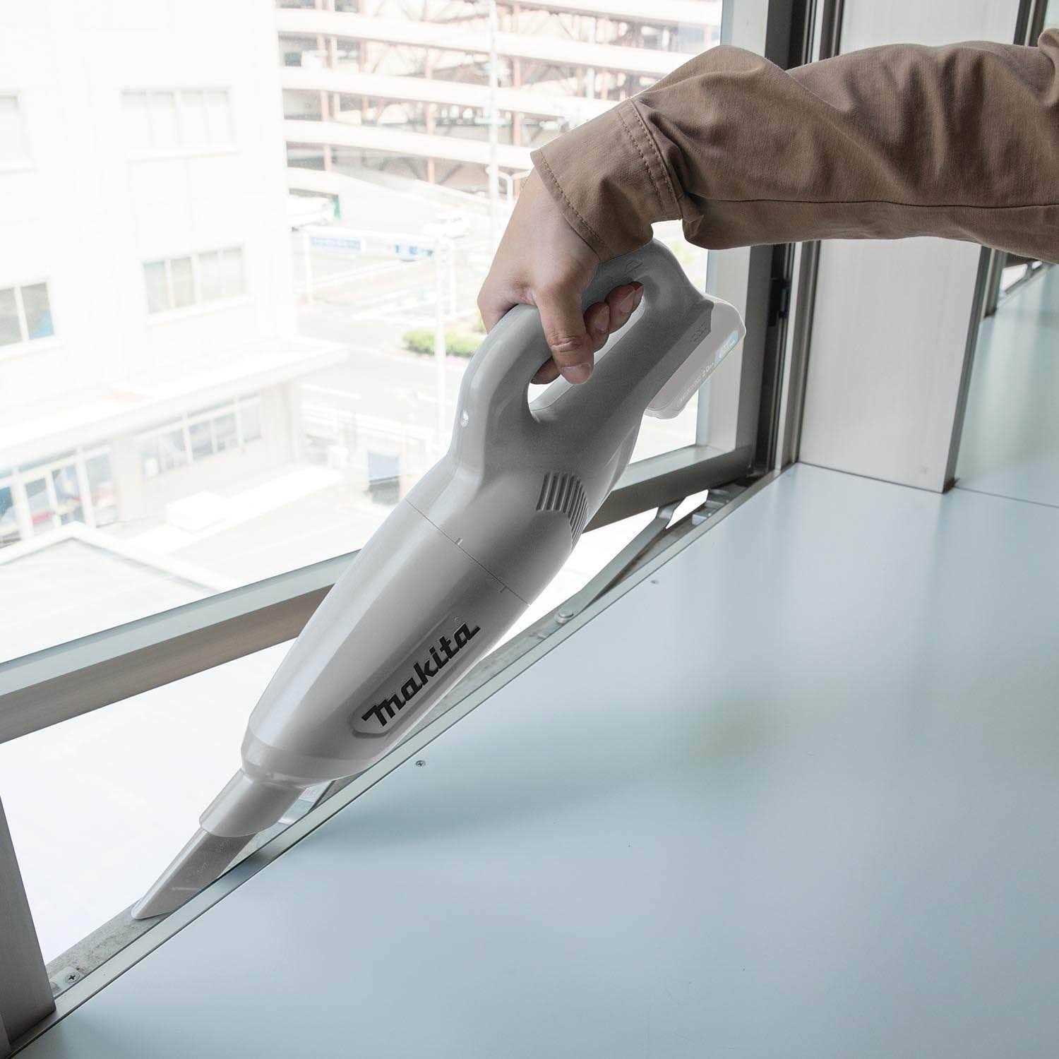 Makita LC06ZW 12V max CXT Cordless Vacuum - Image 5